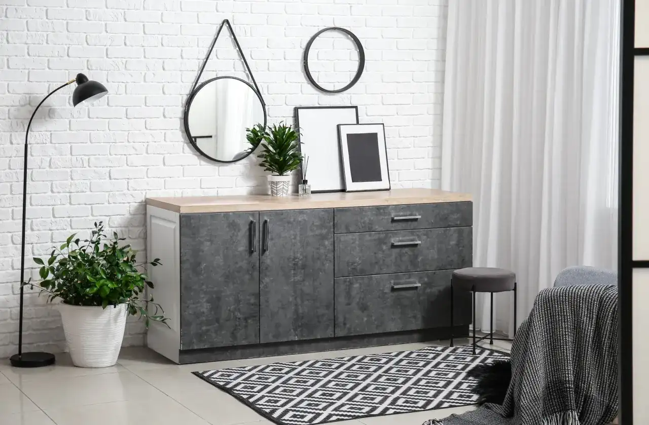 Najlepsze ozdoby na komodę w salonie - 10 inspirujących pomysłów