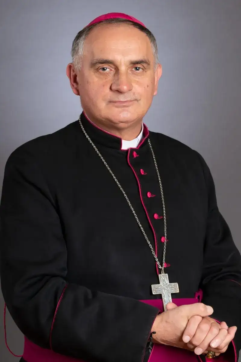 Kim jest biskup? Definicja, rola i znaczenie w Kościele wyjaśnione prosto