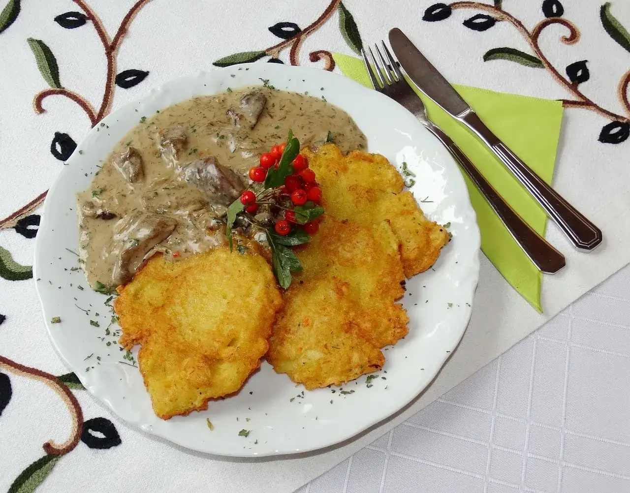 Ile jajek do placków ziemniaczanych? Prosty sekret idealnego przepisu