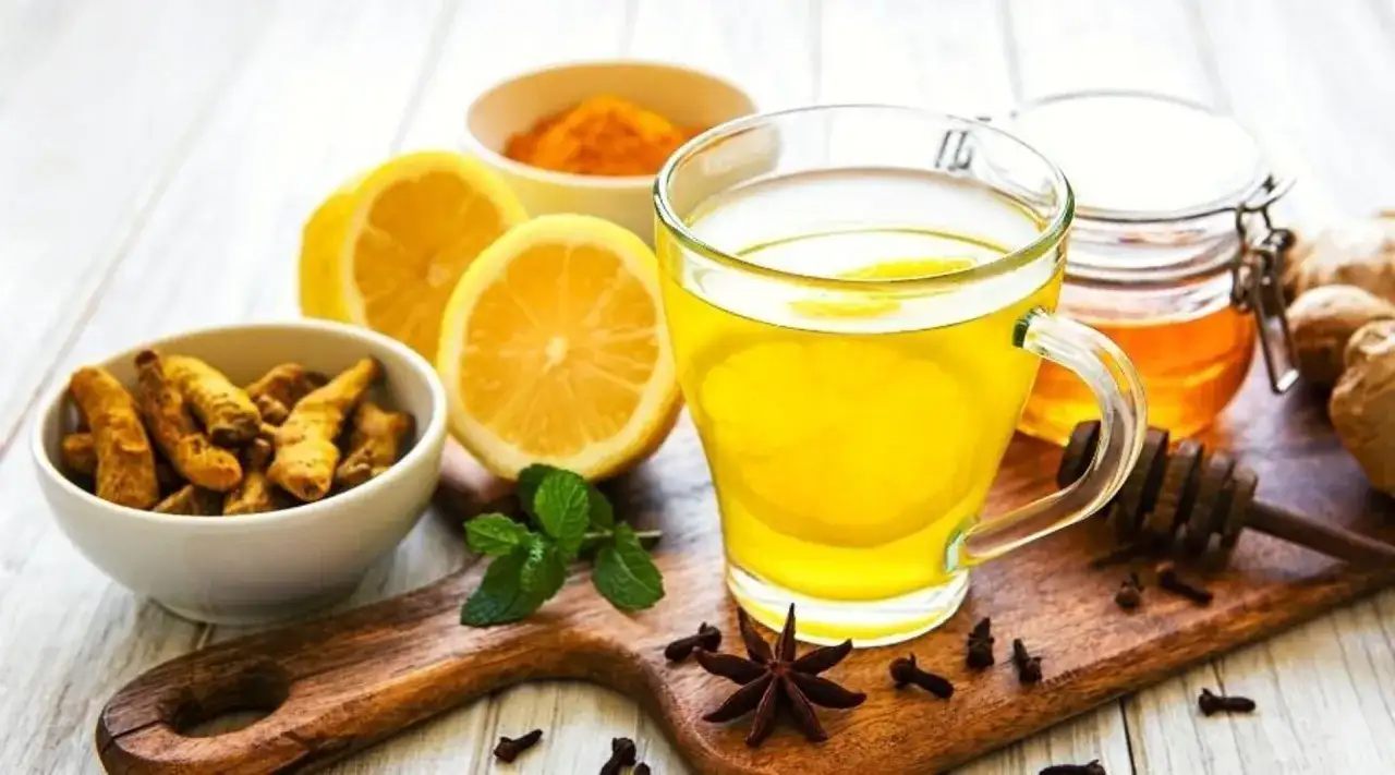 Prosty domowy napar z kurkumy: przepis na zdrową herbatę krok po kroku