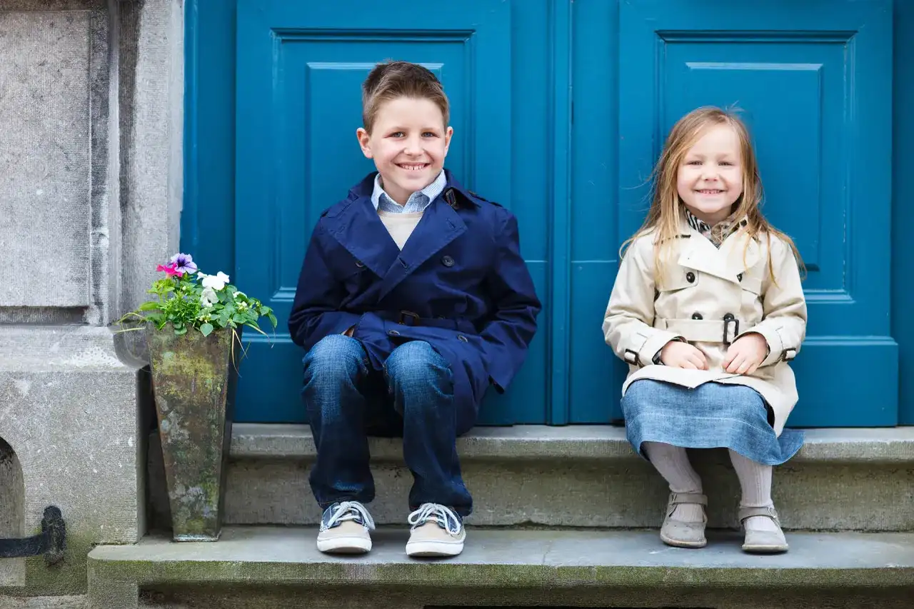 Jak się ubrać na urodziny dziecka - uniknij modowych wpadek