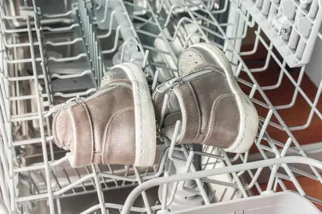 Czy można prać buty w zmywarce? Oto co musisz wiedzieć, aby nie zniszczyć obuwia