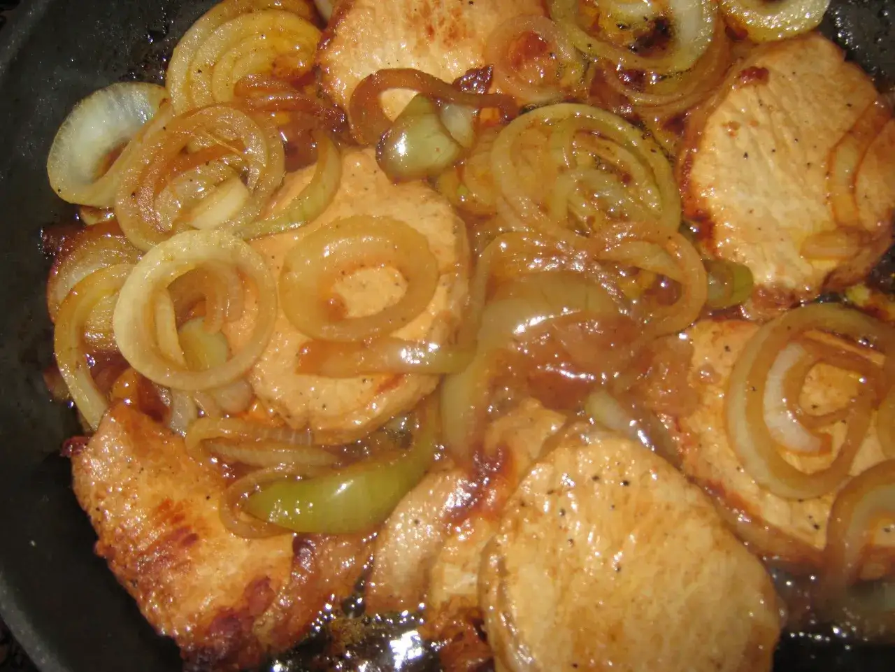 Szybkie dania ze schabu, które zaskoczą Twoich gości w minutę