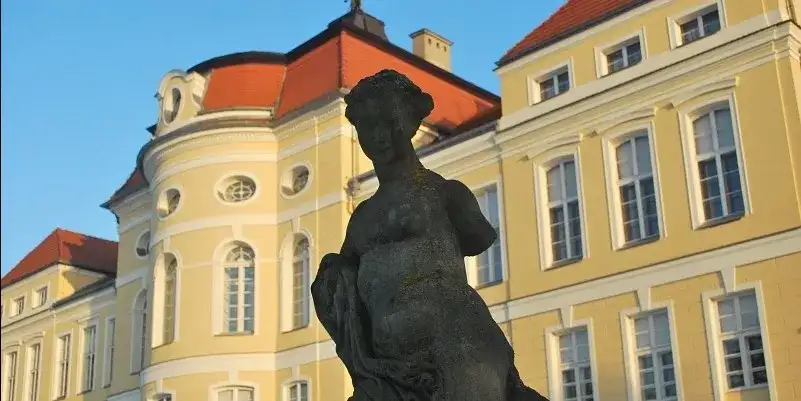 Pałac w Rogalinie: Fascynująca historia i atrakcje turystyczne