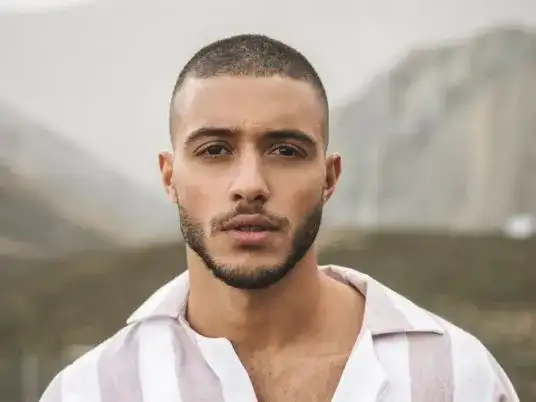 Komu pasuje fryzura na jeża? Odkryj idealne kształty twarzy