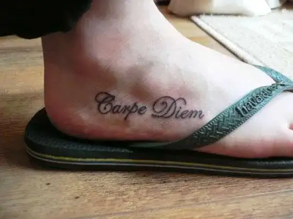 Tatuaż carpe diem znaczenie: odkryj głębię tego popularnego symbolu