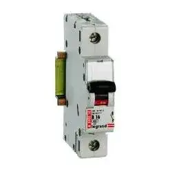 Bezpiecznik B16 a C16: kluczowe różnice, zastosowanie i konsekwencje wyboru