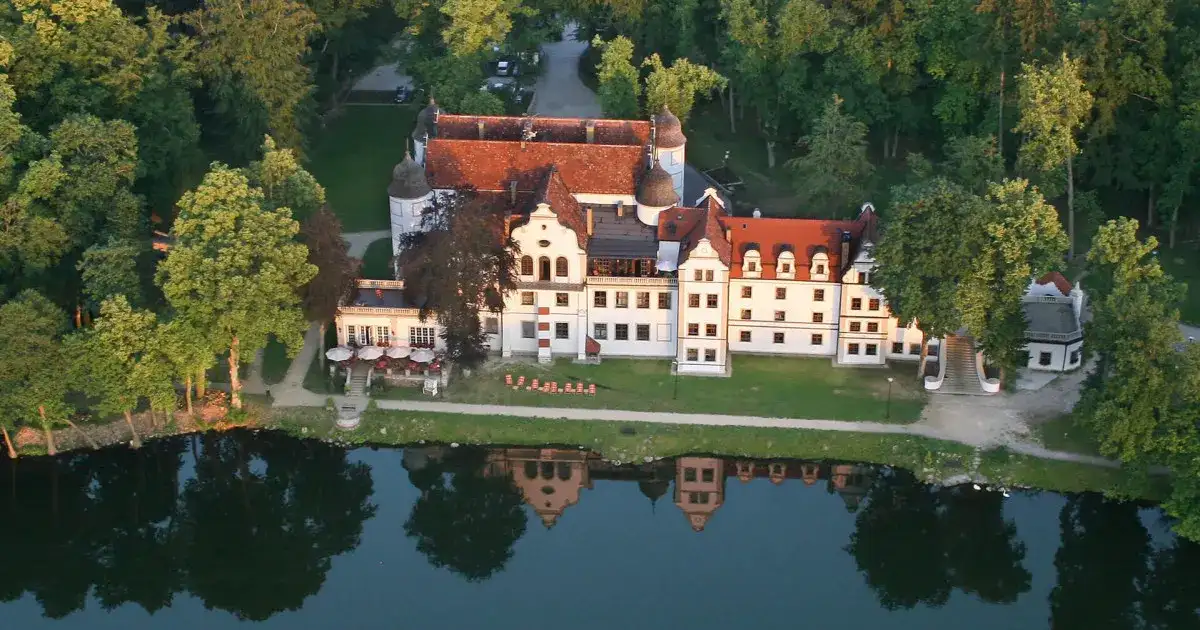 Zamek rycerski w Krągu - historia, architektura i atrakcje hotelowe