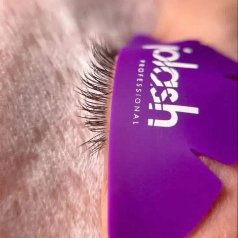 Dla kogo jest przedłużanie rzęs UV? Kiedy warto się zdecydować?