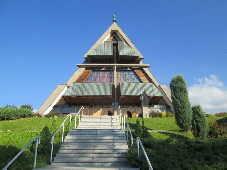 Sanktuarium MB objawiającej cudowny medalik w Zakopanem - co warto wiedzieć?