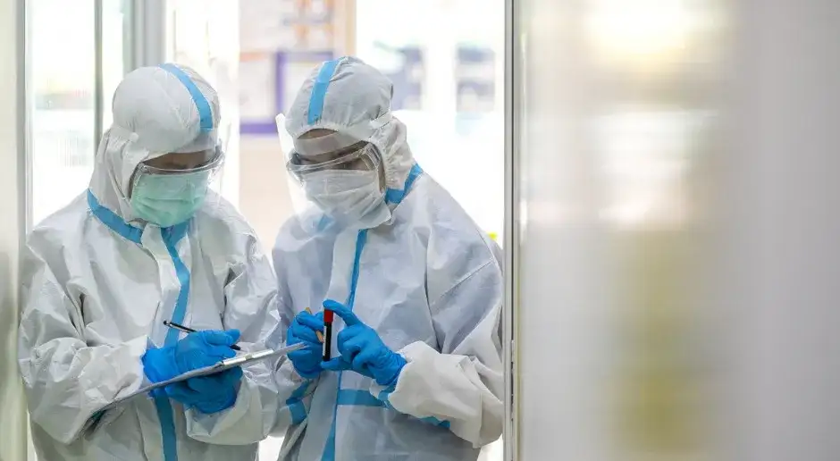 Objawy Omikrona u zaszczepionych: co musisz wiedzieć?