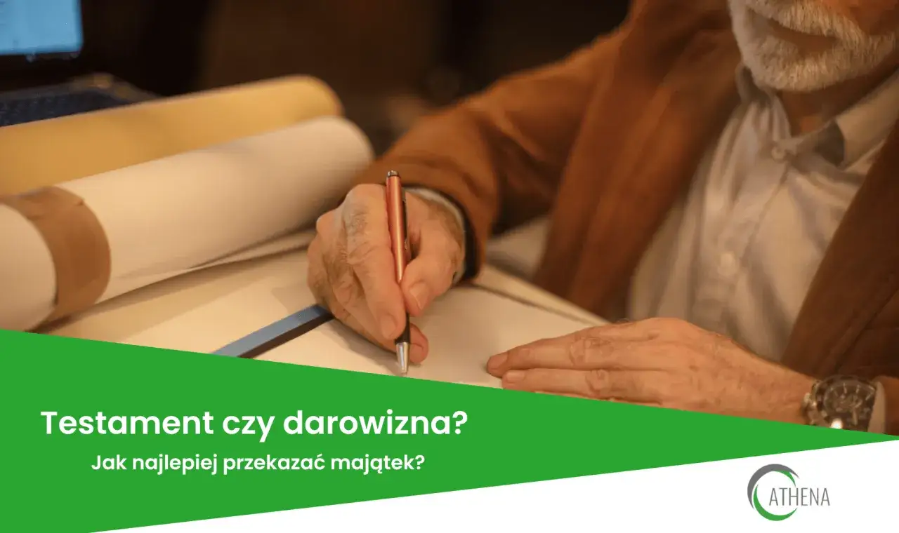 Starszy mężczyzna pisze, rozważając testament lub darowiznę. Pomoc w trudnych sprawach spadkowych.