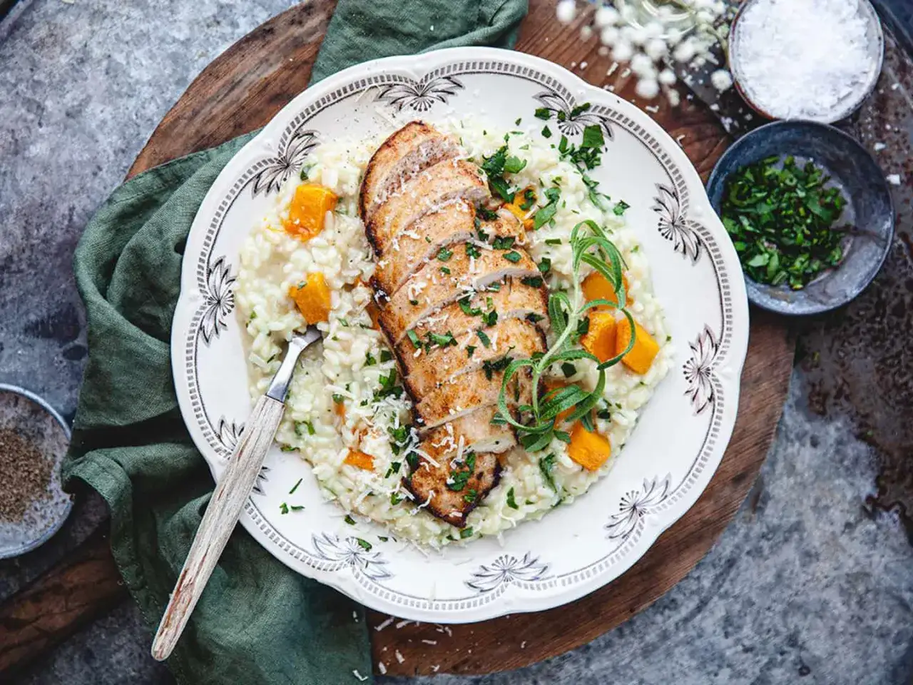En kr&auml;mig risotto med kyckling, pumpa och &ouml;rter. Ett perfekt risotto recept kyckling f&ouml;r en mysig middag.