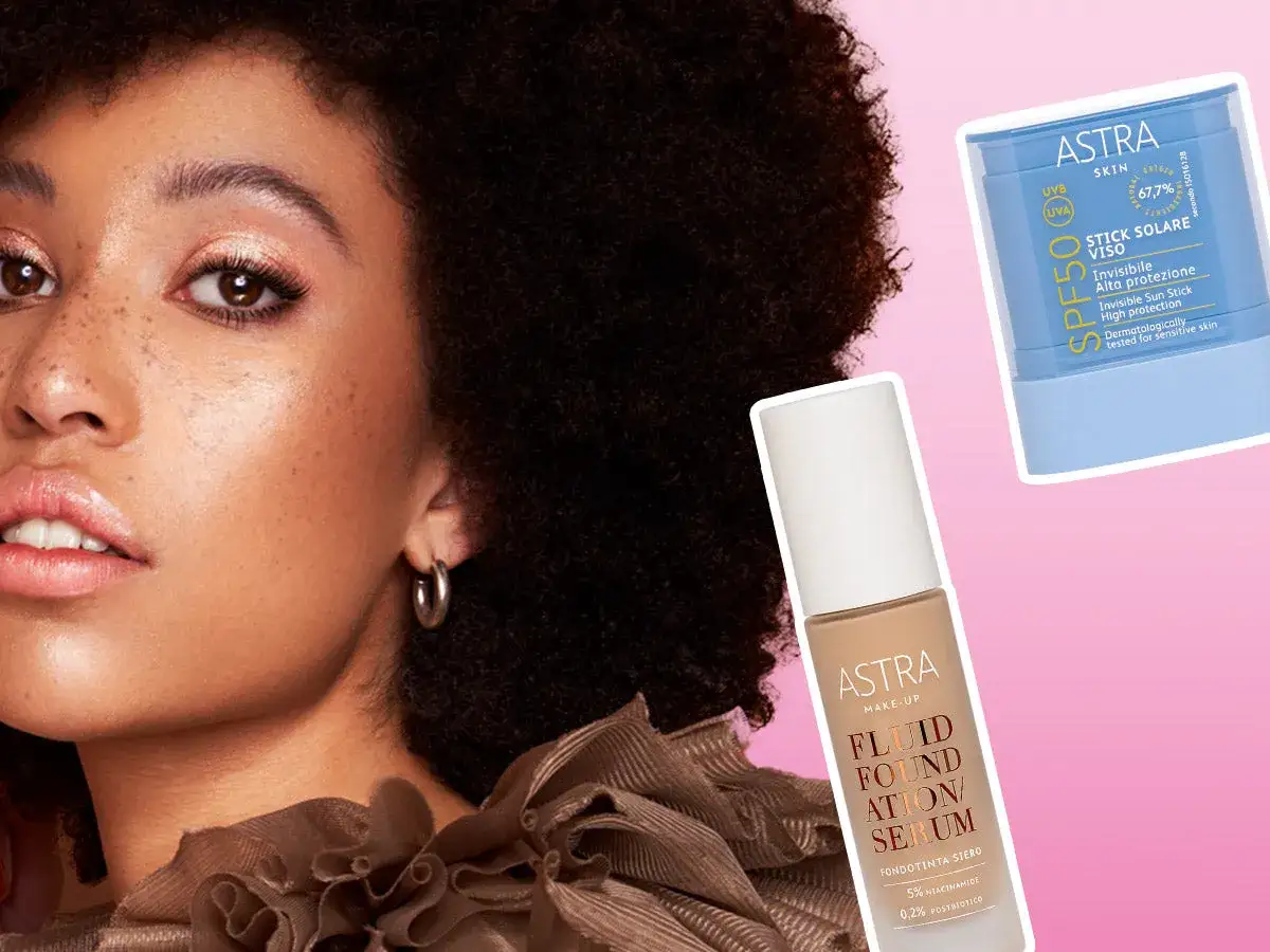 Modella con pelle luminosa e prodotti Astra: fondotinta e stick solare. Si può mettere il fondotinta sopra la crema solare per un look perfetto.