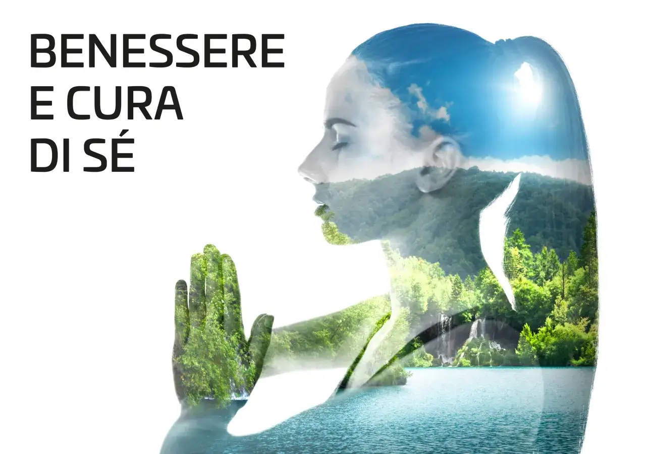 Volto di donna con paesaggio naturale sovrapposto, mani giunte in preghiera. Un'immagine che evoca benessere, cura di sé e amore per se stessi.