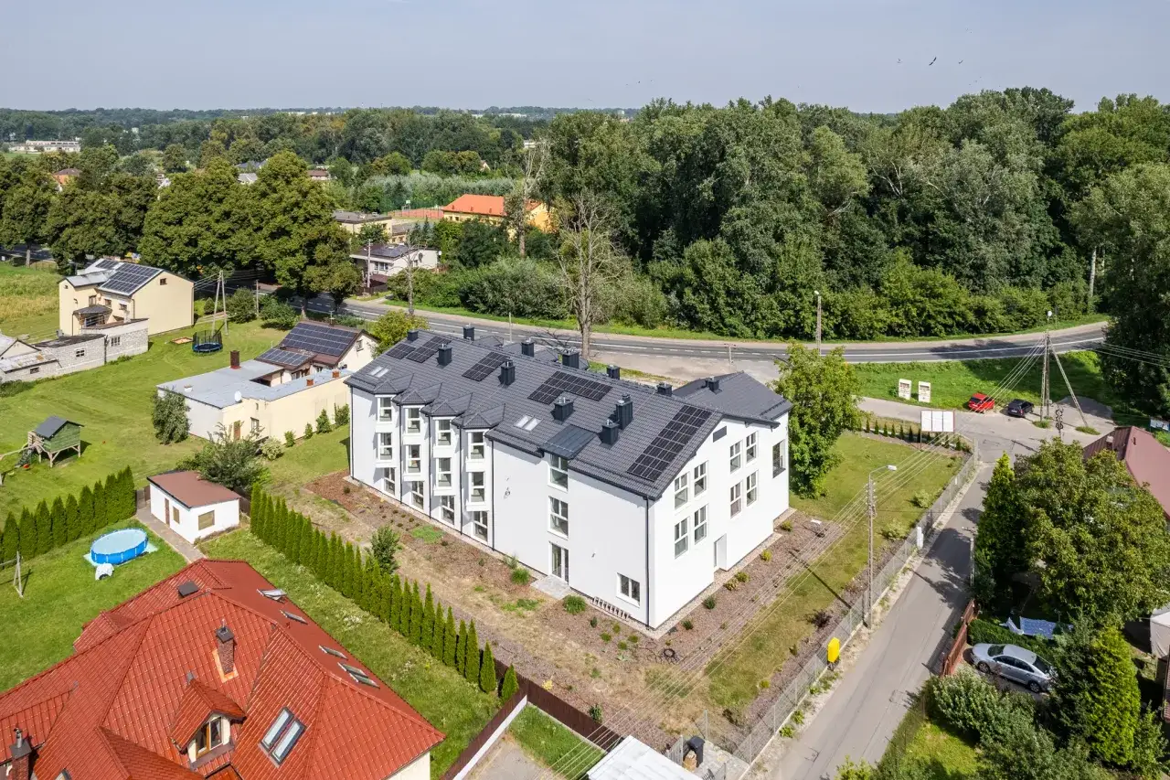 Dom Opieki Róża Łomianki budynek z zewnątrz