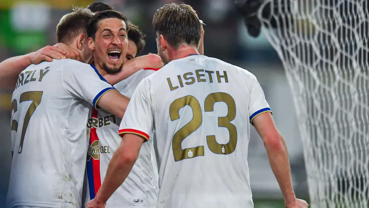 Piłkarze świętują bramkę w meczu Górnik Zabrze – Raków Częstochowa.