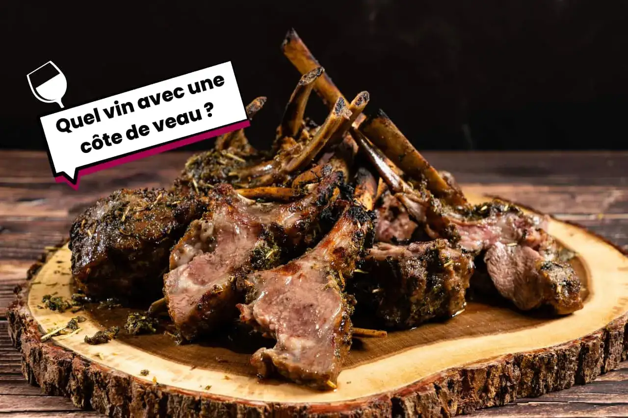 Un plat appétissant de côte de veau, parfaitement rôti et assaisonné, prêt à être dégusté avec un bon vin.