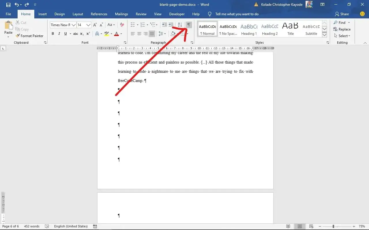 Jak usunąć stronę w Wordzie? Zaznacz puste akapity i naciśnij Delete.