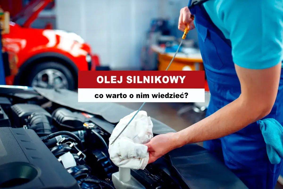 Mechanik sprawdza poziom oleju silnikowego w samochodzie. Dobry olej, jak np. Aral, to podstawa sprawnego silnika.