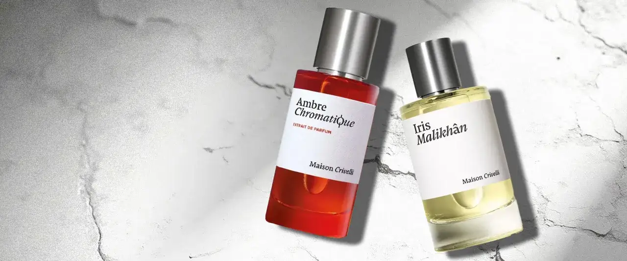 Dwa eleganckie flakony perfum Maison Crivelli na marmurowym tle. Zastanawiasz się, czy perfumy się psują? Te zapachy wyglądają na wieczne.