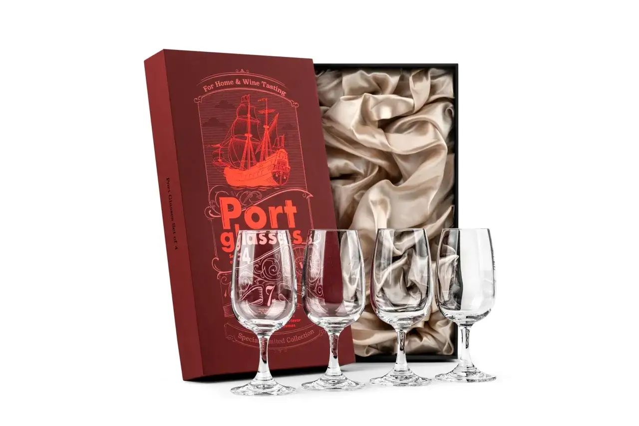 Set von vier Portweingl&auml;sern in einer roten Geschenkbox. Der deutliche unterschied portwein sherry liegt in der Form der Gl&auml;ser, die f&uuml;r den Genuss von S&uuml;&szlig;weinen optimiert sind.