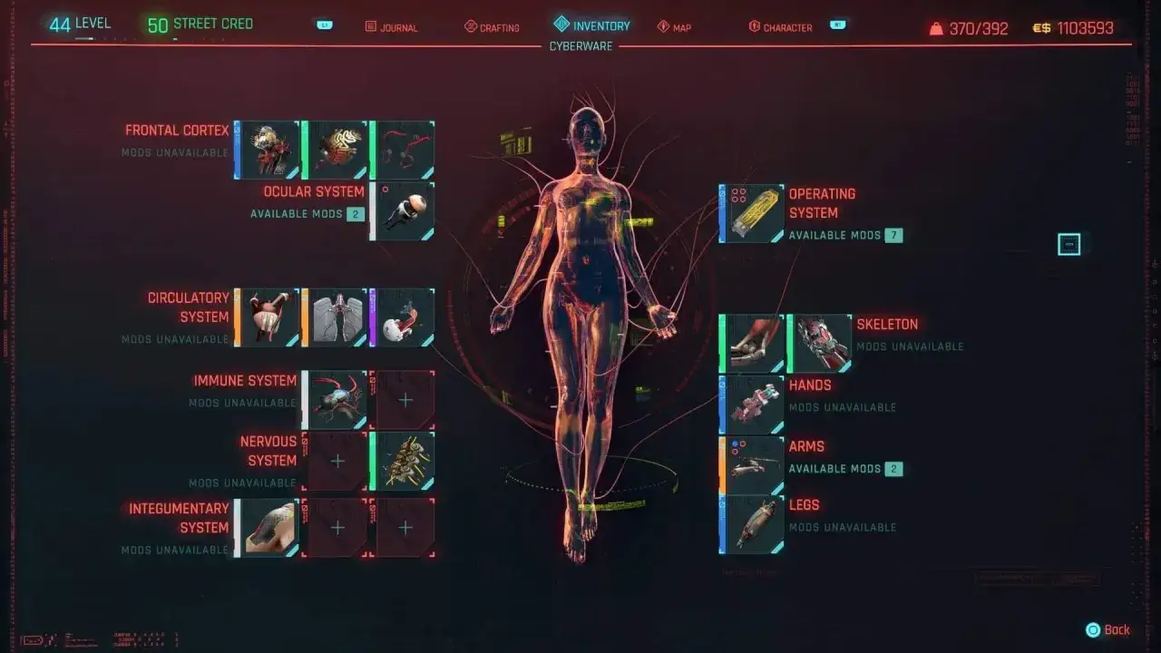 Interfejs gry Cyberpunk 2077, pokazujący menu inwentarza z cyberwszczepami. Widoczne są różne systemy ciała, takie jak mózg, oczy, układ krążenia, szkielet, ręce i nogi, wraz z dostępnymi modyfikacjami. To właśnie tutaj gracze zarządzają swoimi **cyber...