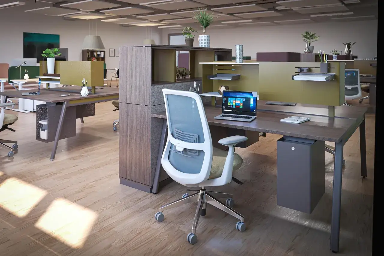 Bureau moderne avec postes de travail modulables. L'espace optimisé permet une bonne circulation, idéal pour un bureau m2.