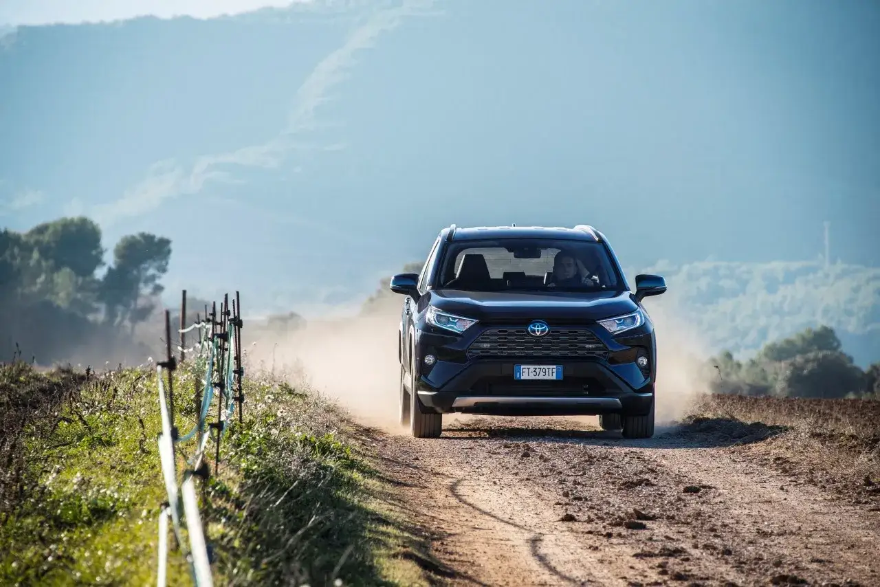 porównanie napęd AWD a 4x4 z reduktorem