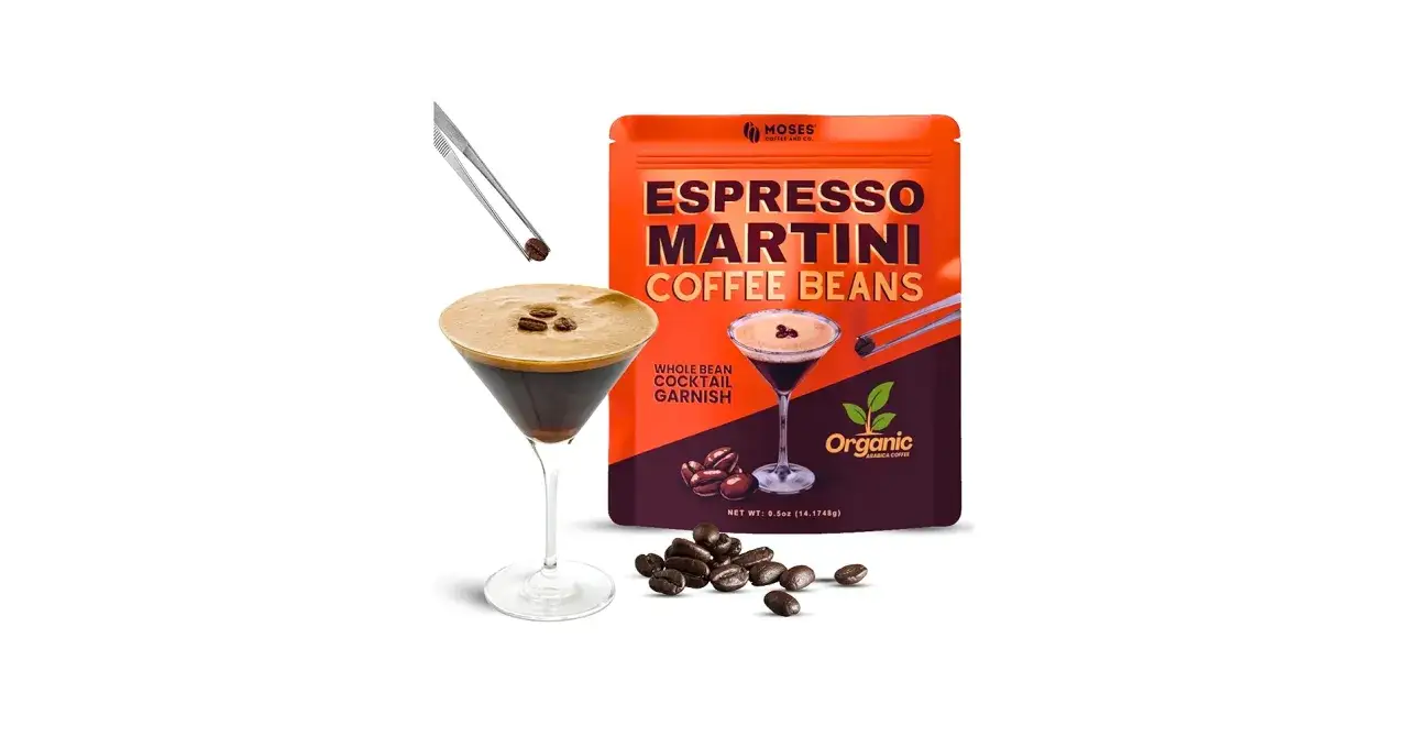 Espresso martini z ziarnami kawy jako dekoracją. Idealny dodatek do Twojego espresso martini przepis.