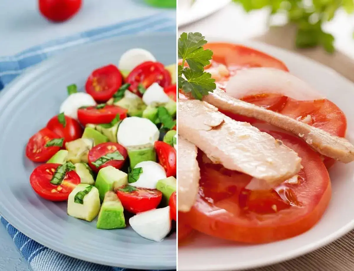 Ensalada de tomate con aguacate y mozzarella, y otra con rodajas de tomate y tiras de pollo.