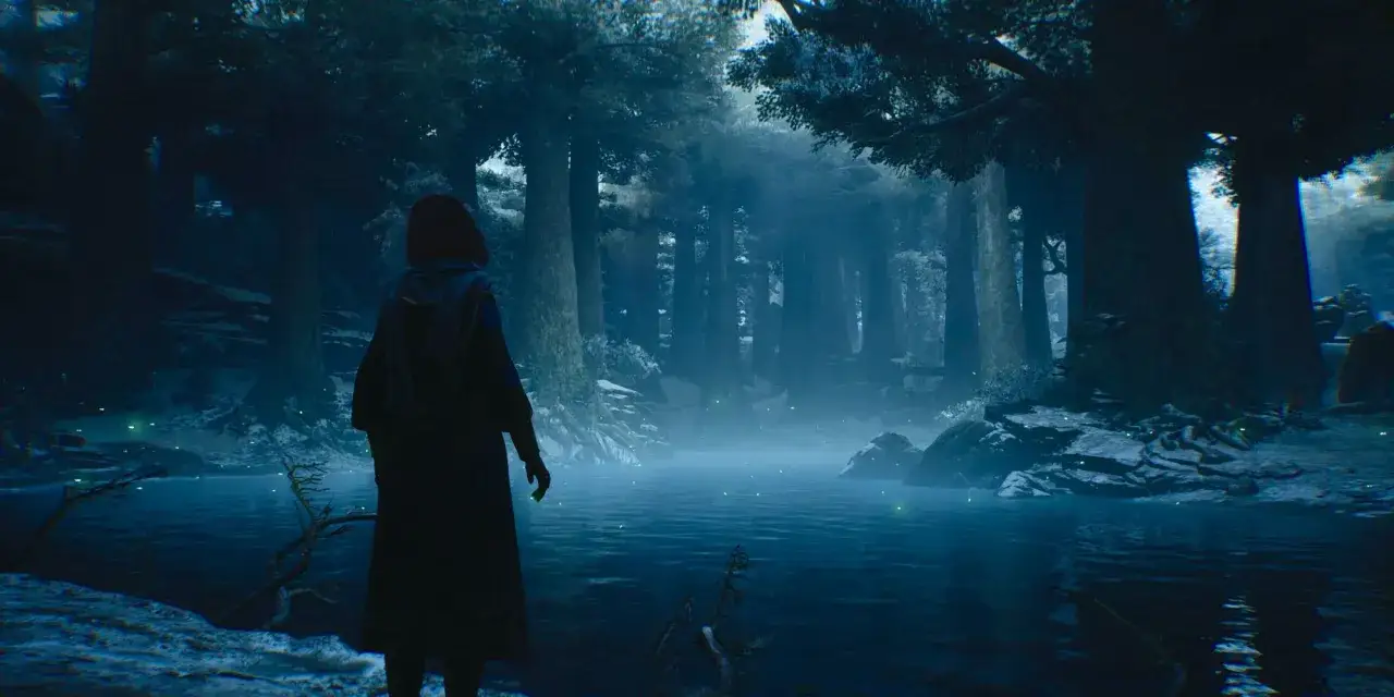 Ein einsamer Wanderer steht am Ufer eines nebligen Sees im Wald. Leuchtende Glühwürmchen tanzen in der Luft, ein Hauch der Toten Hogwarts Legacy.