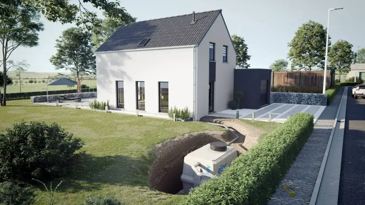 Ett modernt hus med en nedgrävd tank för att samla regnvatten.