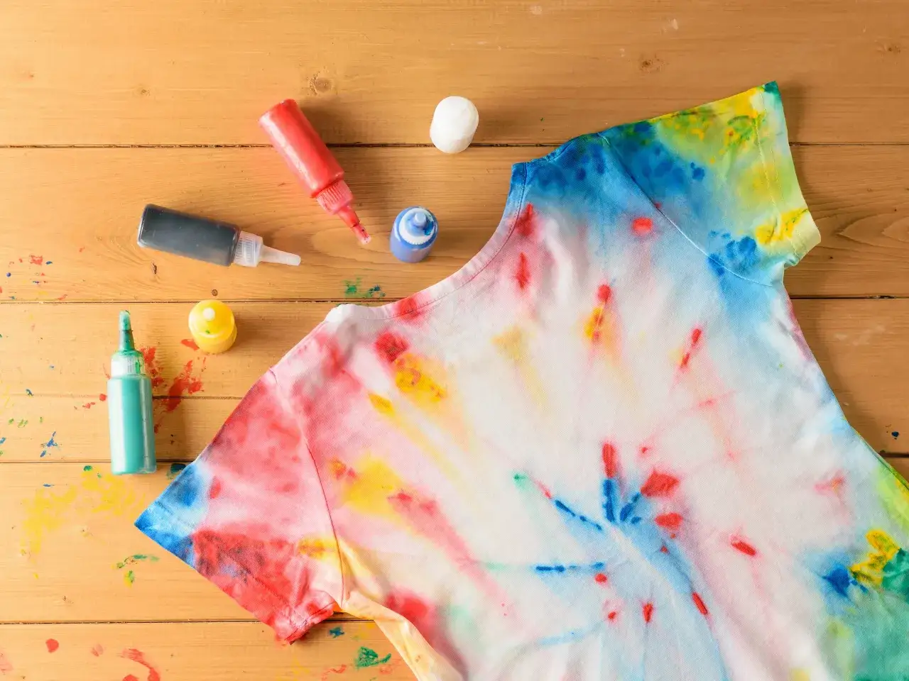 tie dye wzory na ubraniach