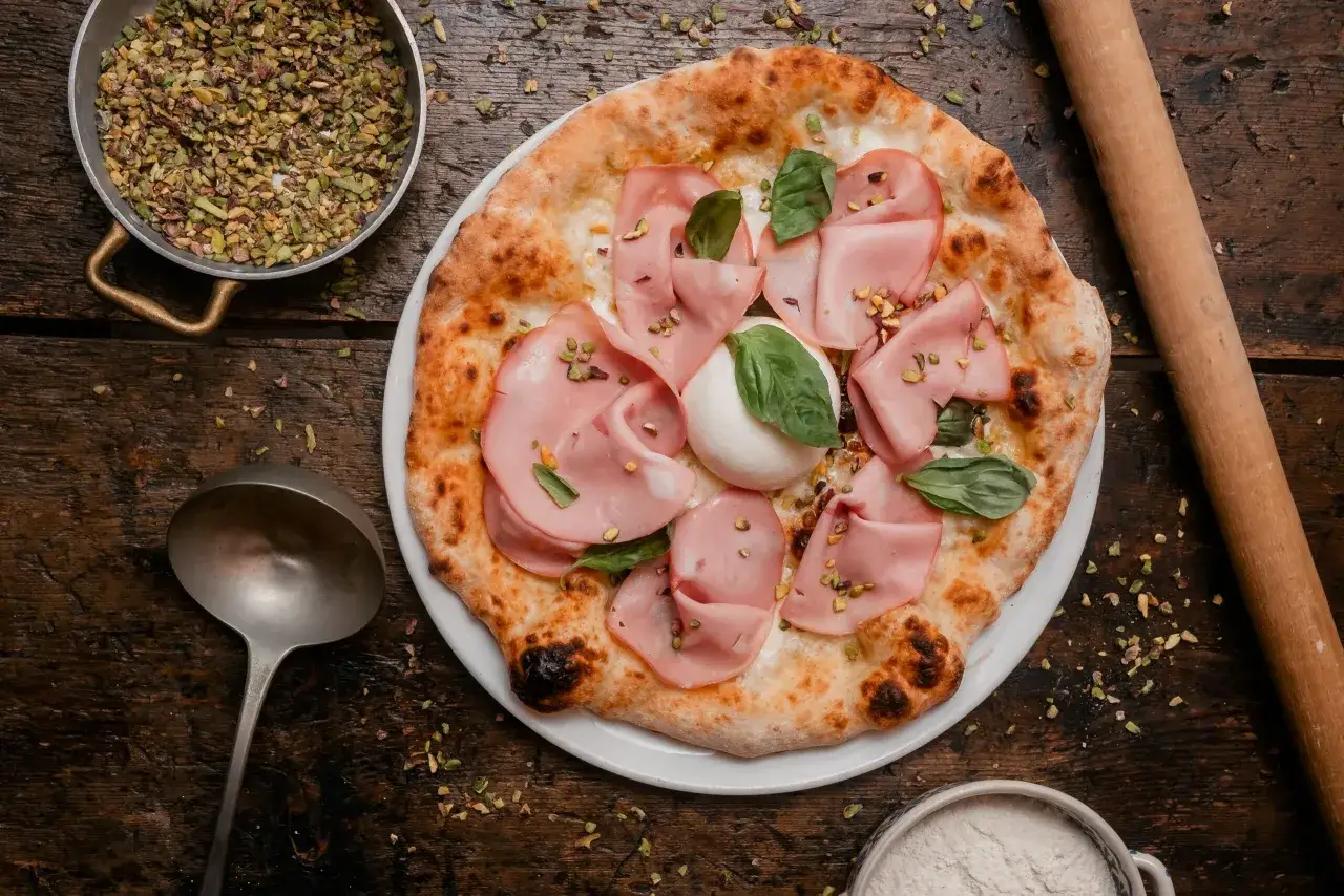 Pizza Is Pilastrus forno a legna lunga lievitazione
