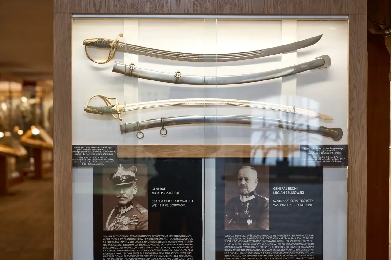 Szable oficerskie w muzeum militariów we Wrocławiu: kawaleryjska gen. Zaruskiego i piechoty gen. Żeligowskiego.