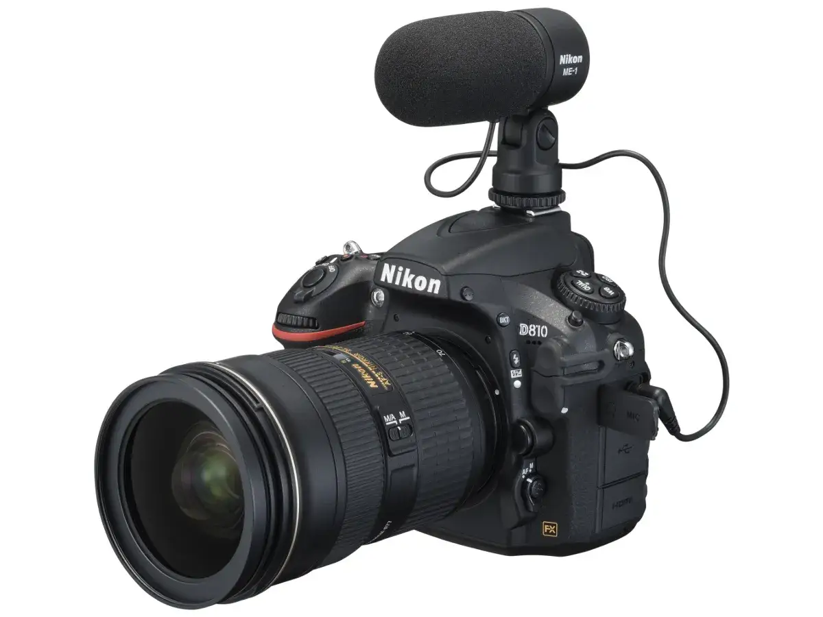 Profesjonalny zestaw do filmowania: aparat Nikon D810 z obiektywem i mikrofonem Nikon ME-1.