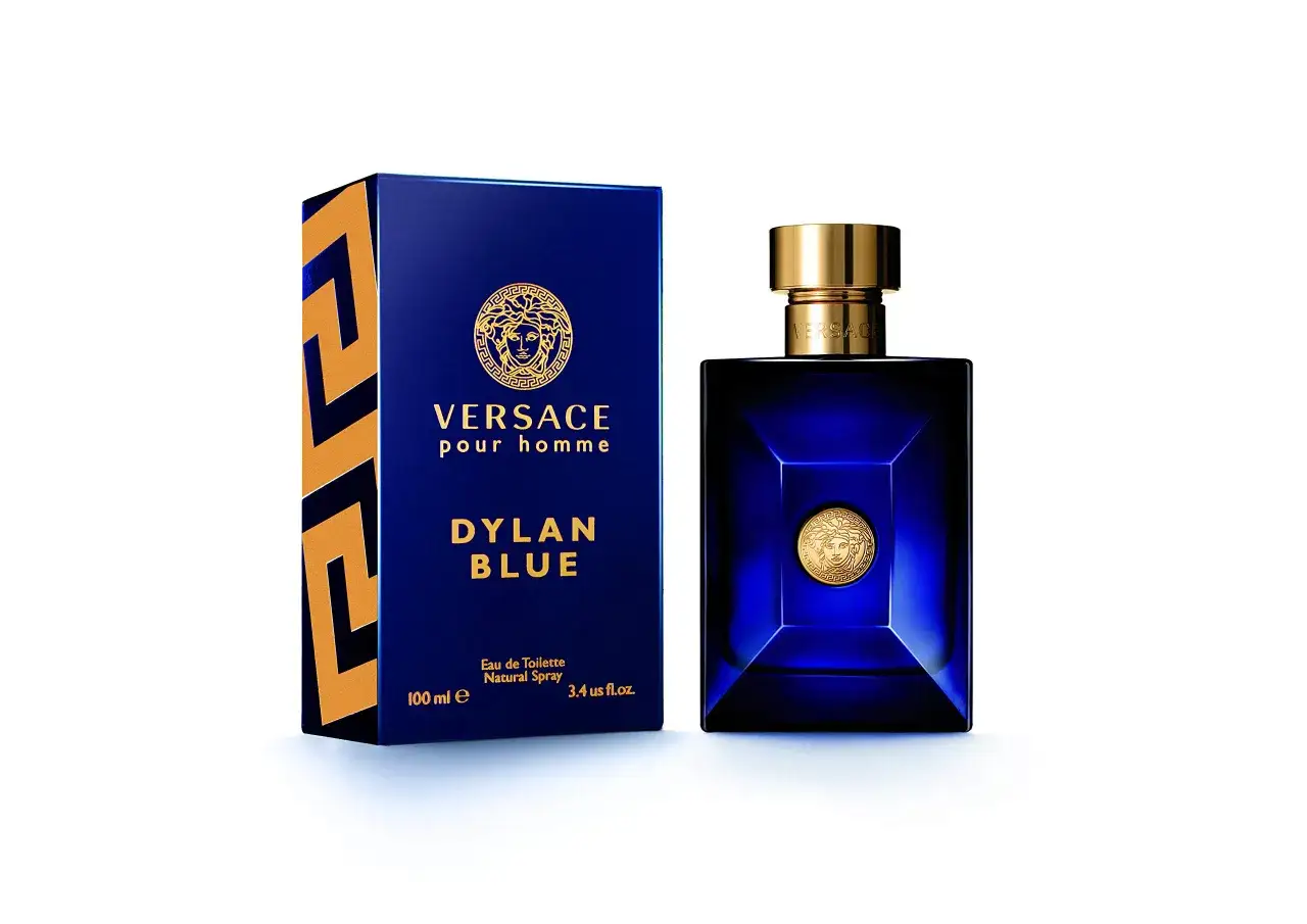 Elegancki flakon i pudełko Versace Pour Homme Dylan Blue w odcieniach głębokiego błękitu i złota.