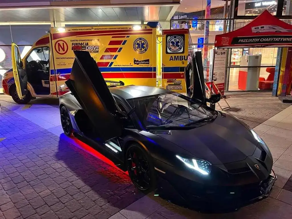 Lamborghini Aventador na torze wyścigowym