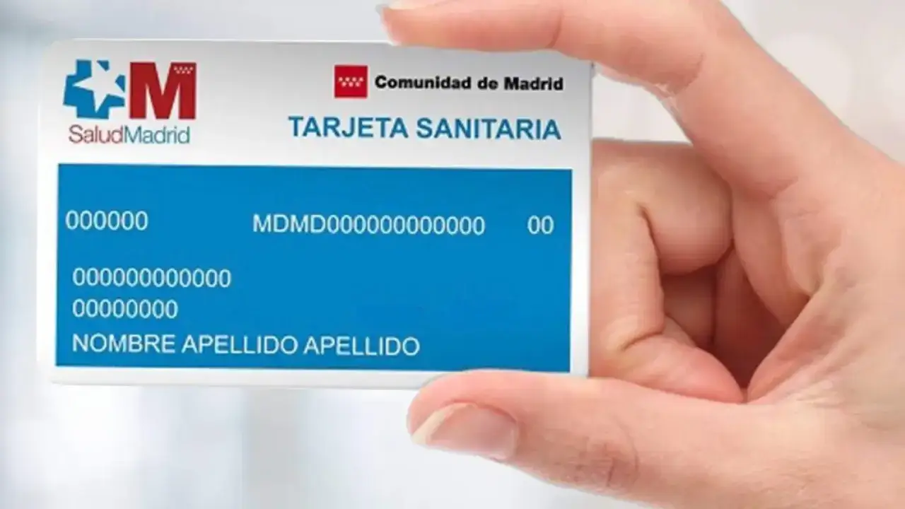 Tarjeta sanitaria de la Comunidad de Madrid donde aparece el número de la seguridad social.