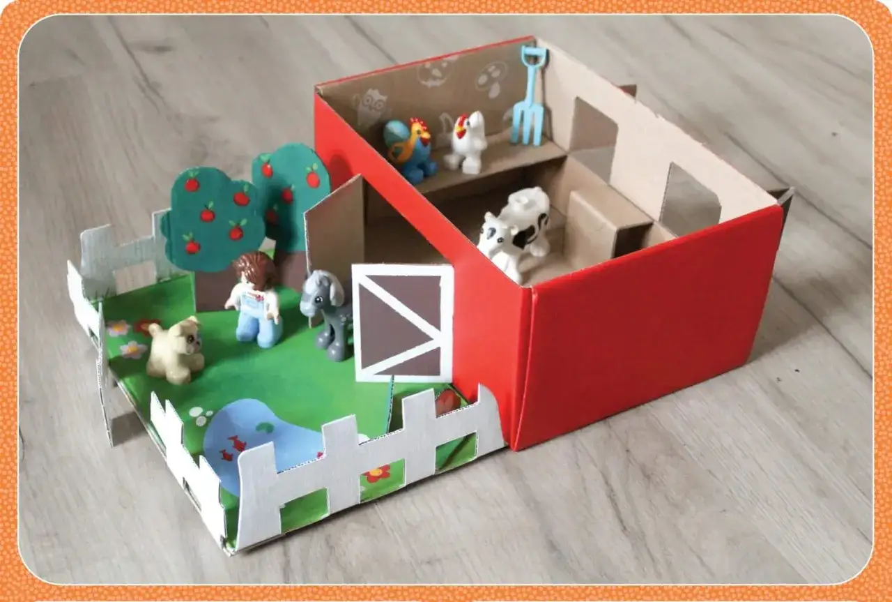 Un divertente lavoretto da fare in casa: una fattoria in miniatura con personaggi e animali, perfetta per passare il tempo in modo creativo.