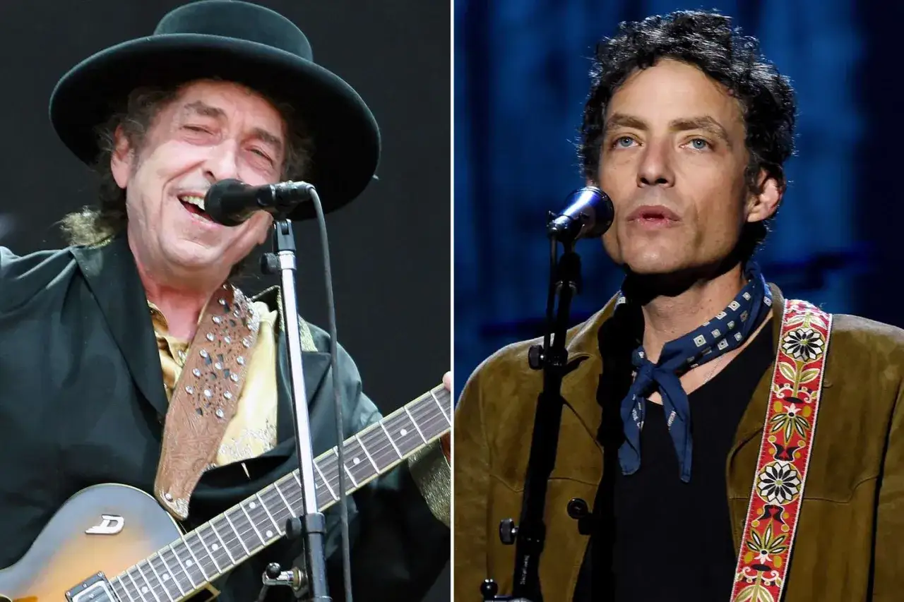 Bob Dylan i jego dzieci, Jakob i Jesse, na scenie.