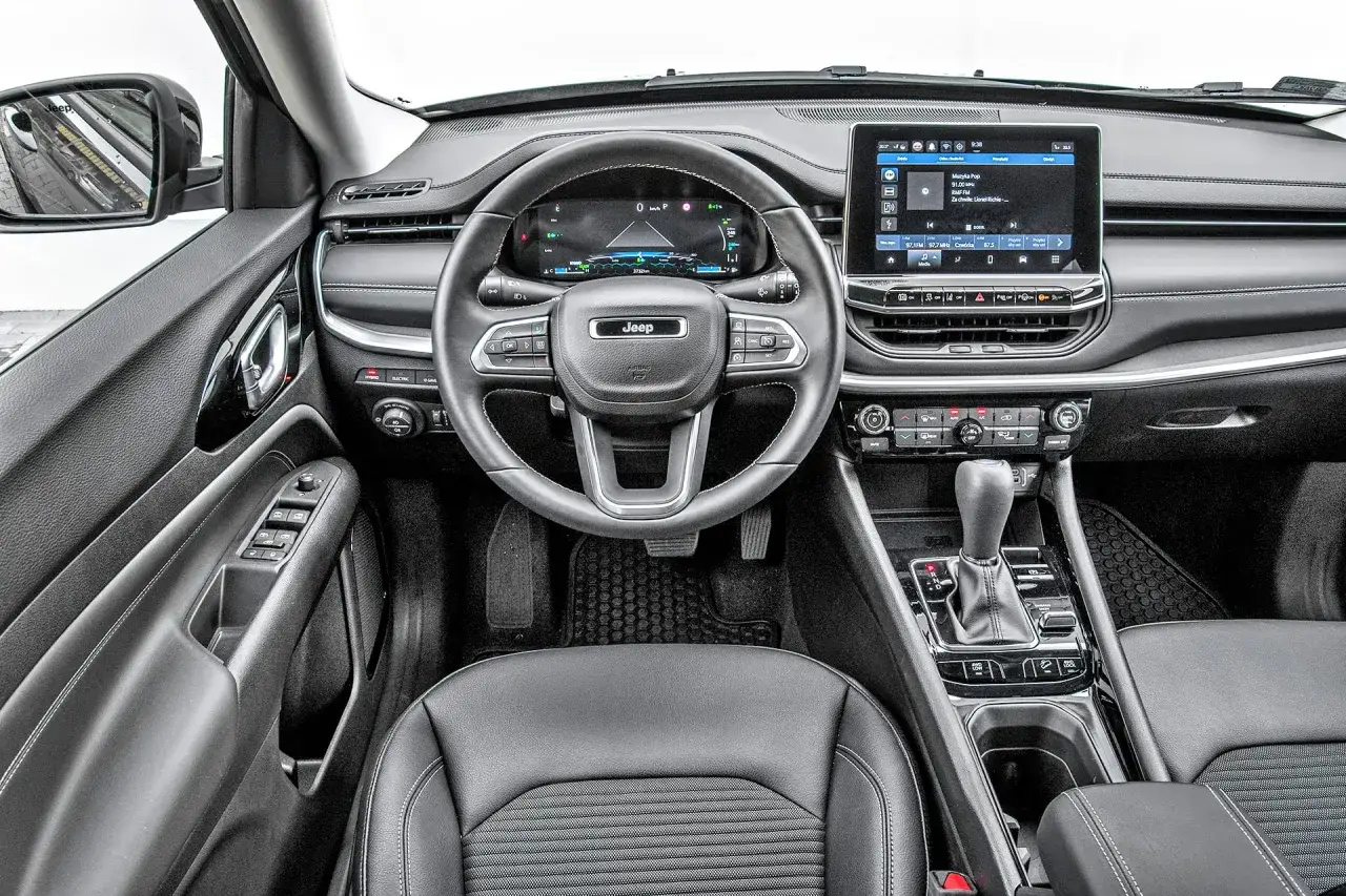 Jeep Compass 2.4 benzyna spalanie deska rozdzielcza