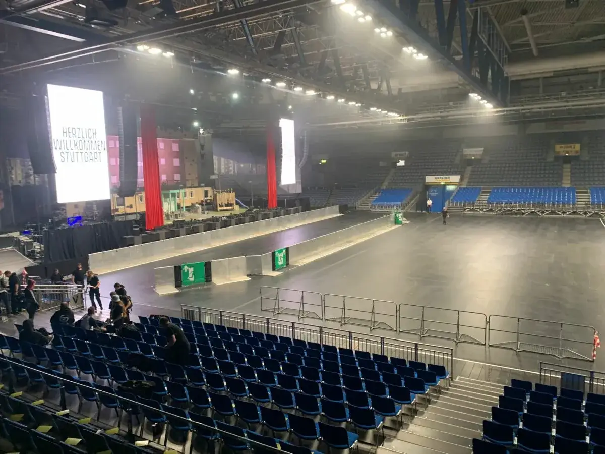 Gro&szlig;e Halle bereit f&uuml;r ein Event, mit 