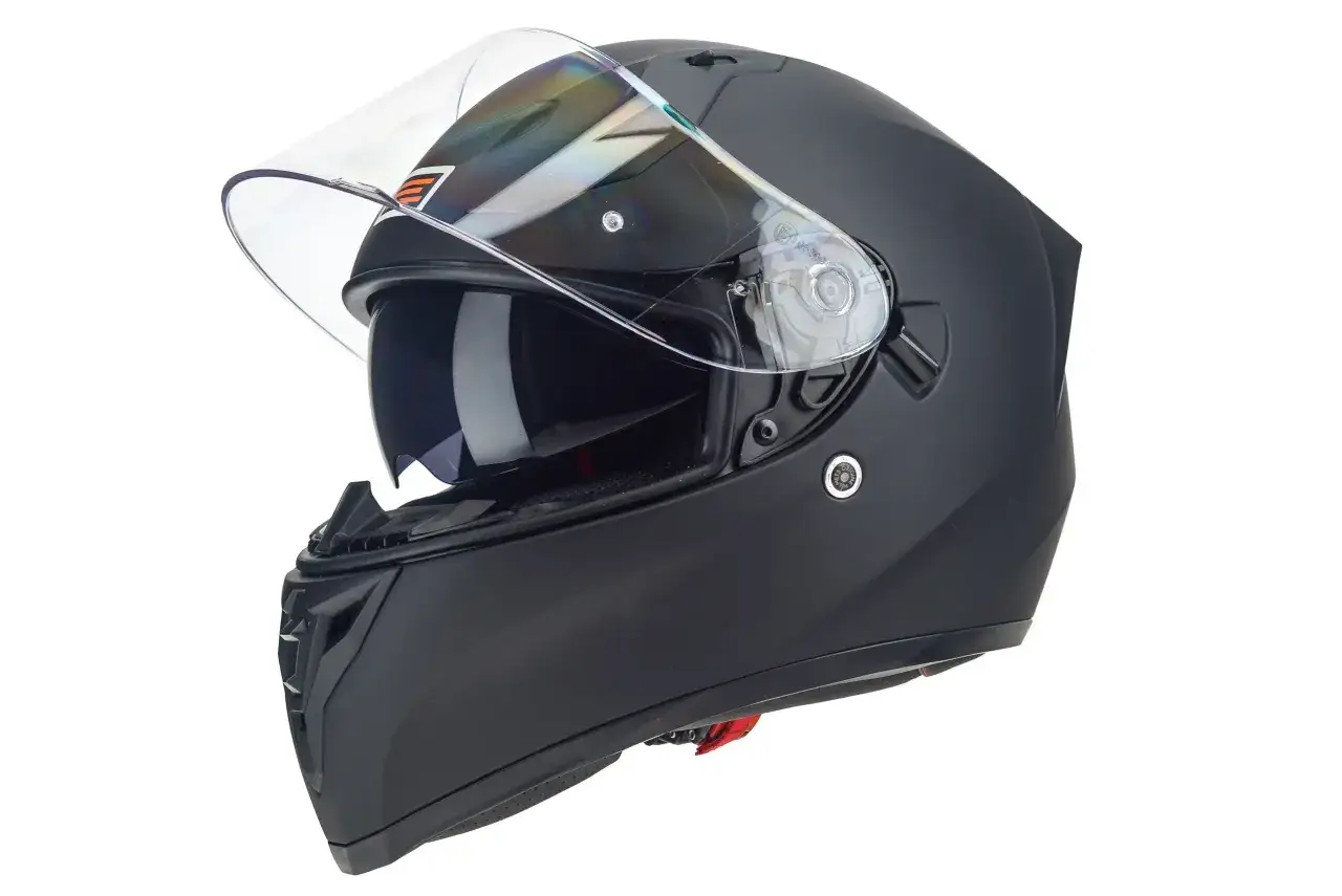 Casco integrale nero opaco con visiera trasparente, simbolo di sicurezza e protezione completa per il motociclista.