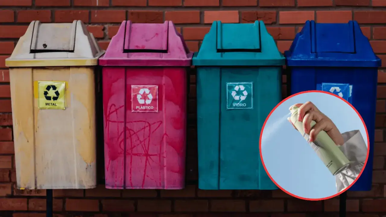 Gdzie wyrzucić pojemnik po dezodorancie? Cztery kolorowe kosze na śmieci: żółty (metal), różowy (plastik), zielony (szkło), niebieski. Dłoń trzyma puszkę dezodorantu.