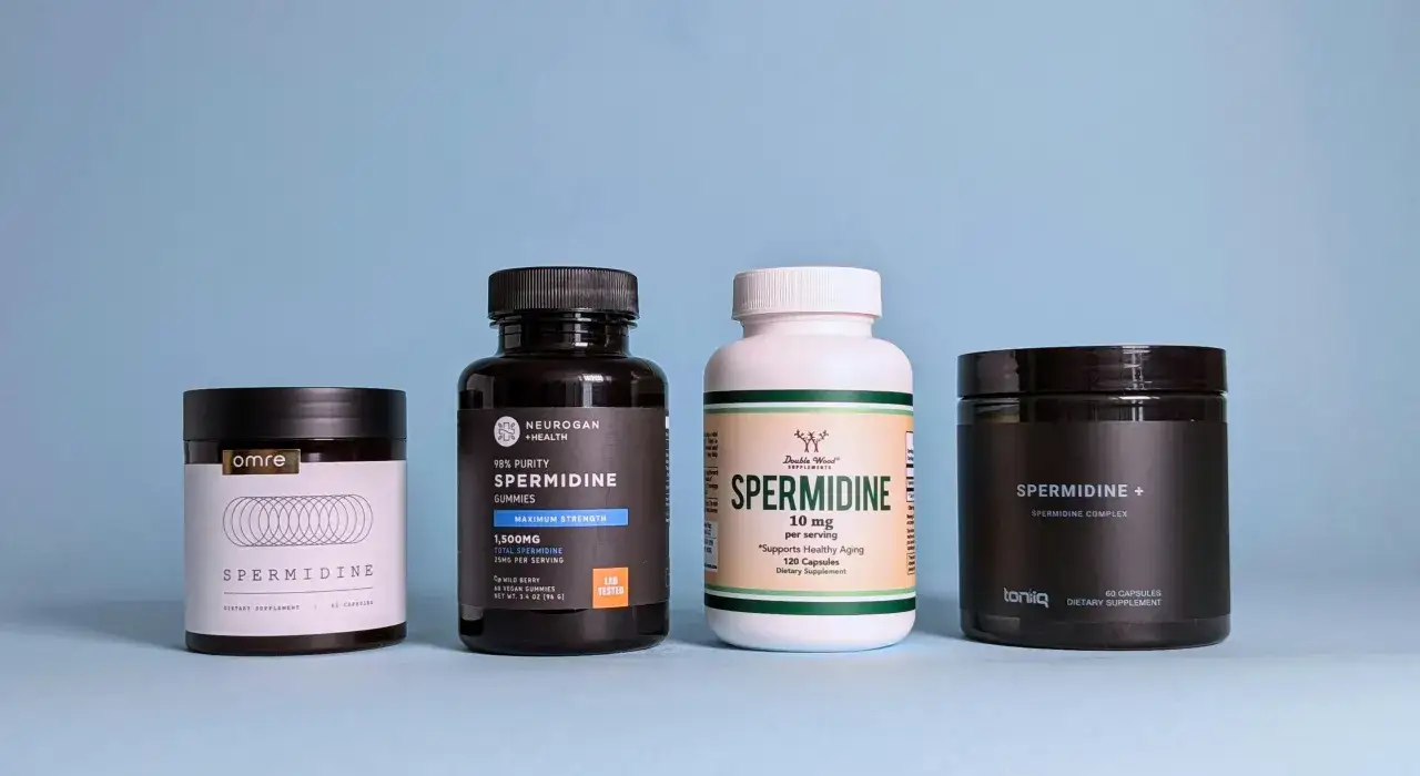 Cztery opakowania suplementów diety z **spermidyną**: Omre, Neurogan + Health, Double Wood Supplements i Toniiq.