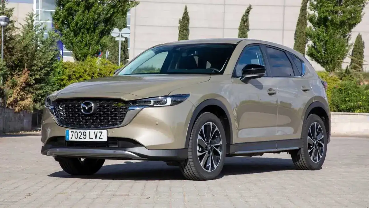 Un Mazda CX-5 2.2 150cv color champagne, ideal para familias. &iexcl;Sus opiniones son excelentes!
