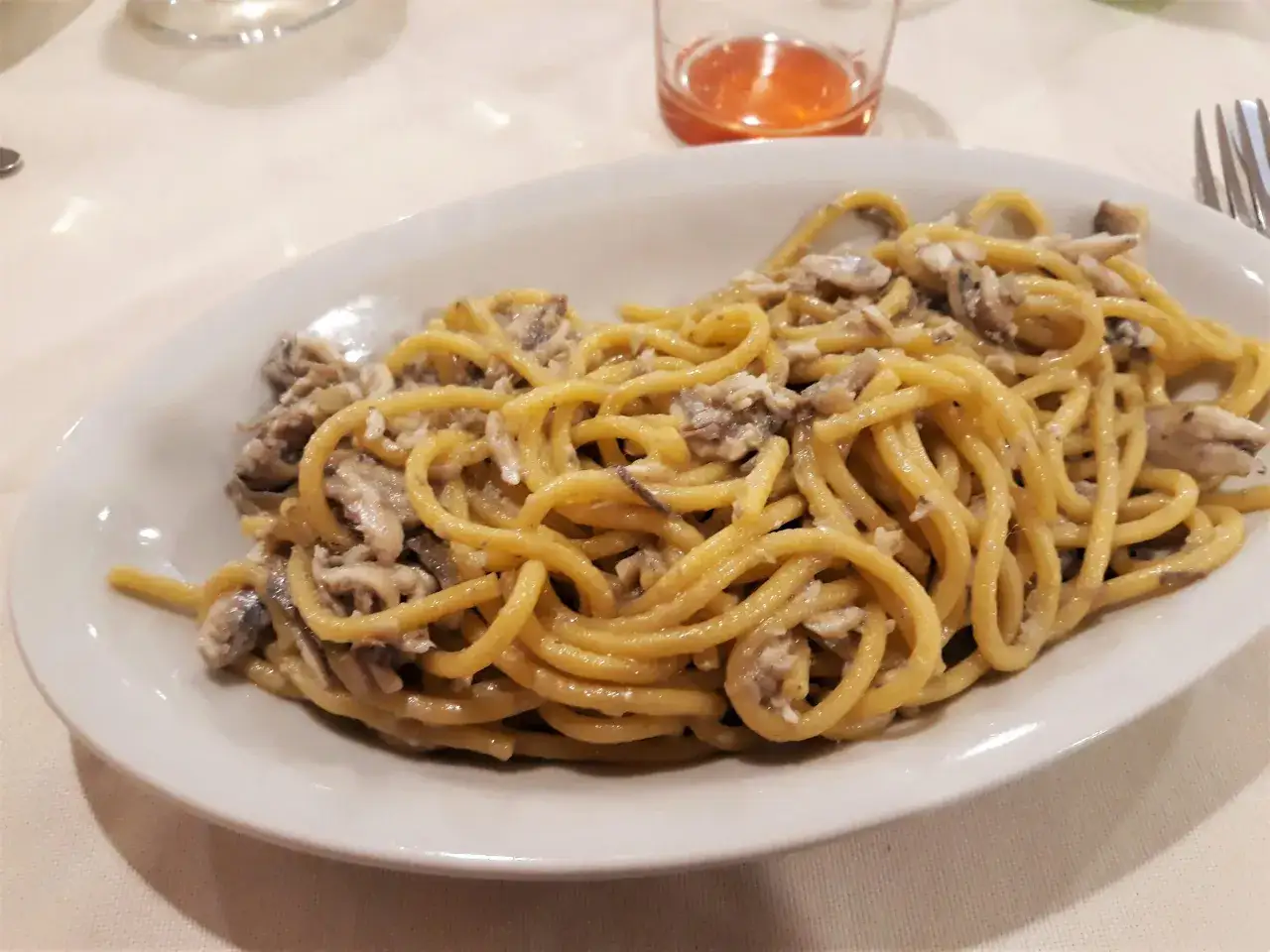 Spaghetti con sardine, un sapore autentico tra i piatti tipici di Verona.