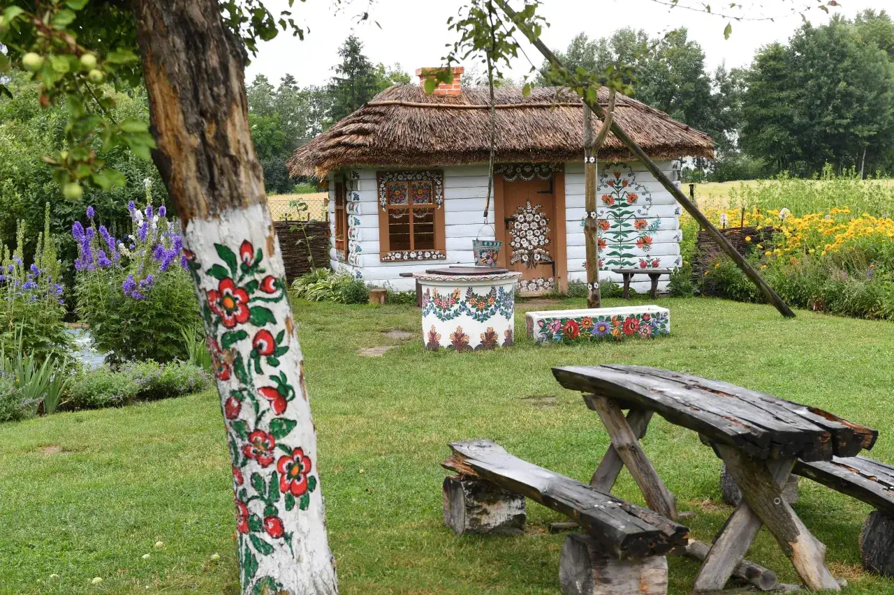 Zalipie malowana wieś chałupy